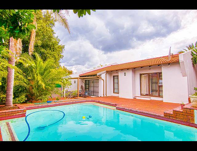 3 BEDROOM TOWNHOUSE SOLD IN BRYANSTON
